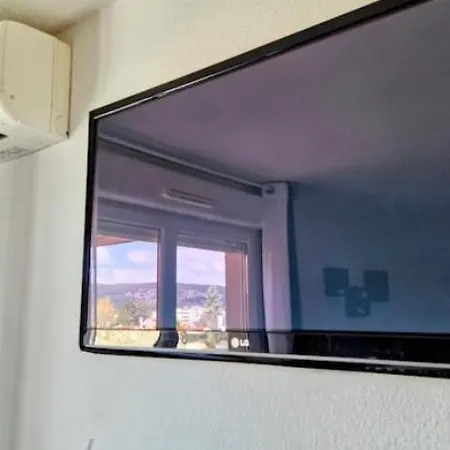 Apartment Arm Studio